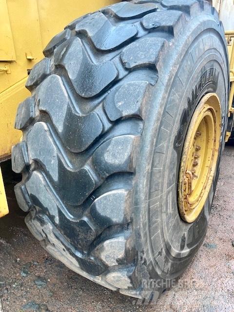 CAT 980 C Kolesni nakladalci