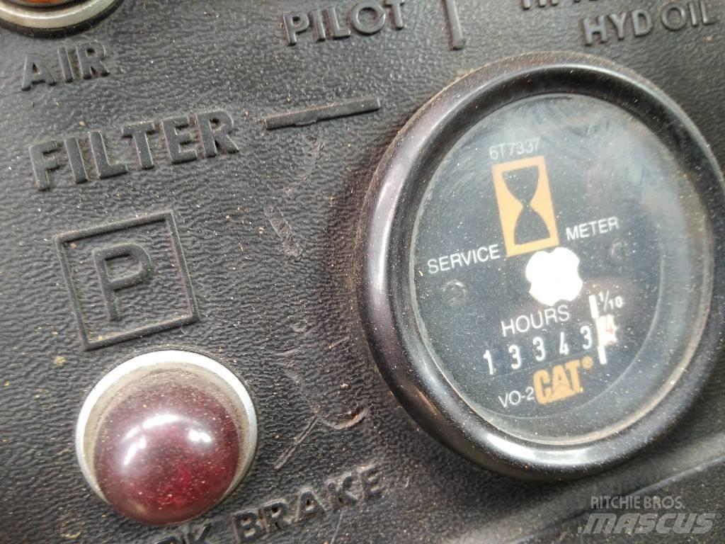CAT 988 B Kolesni nakladalci
