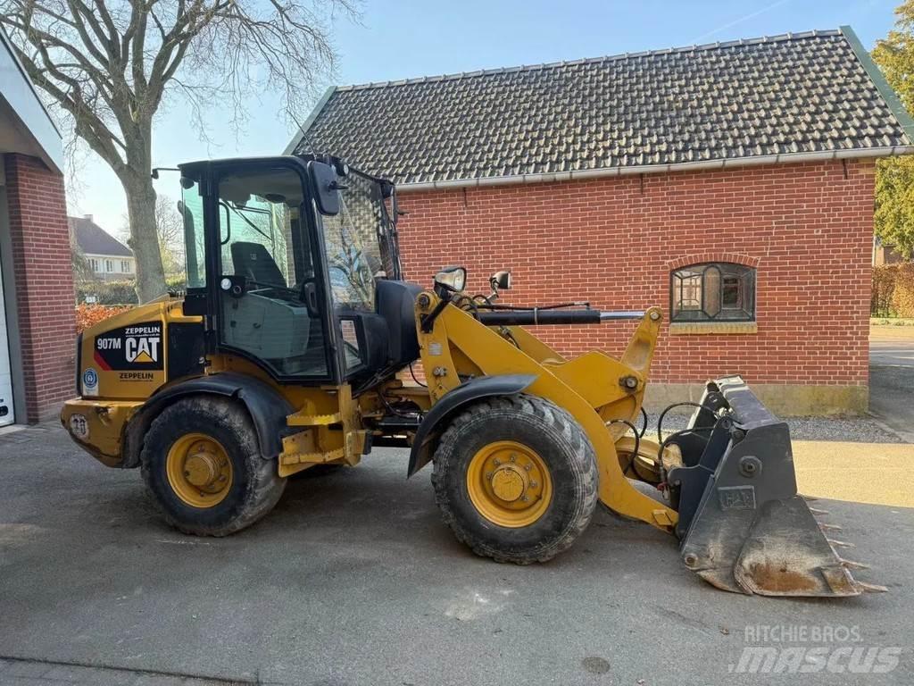 CAT 907M Kolesni nakladalci