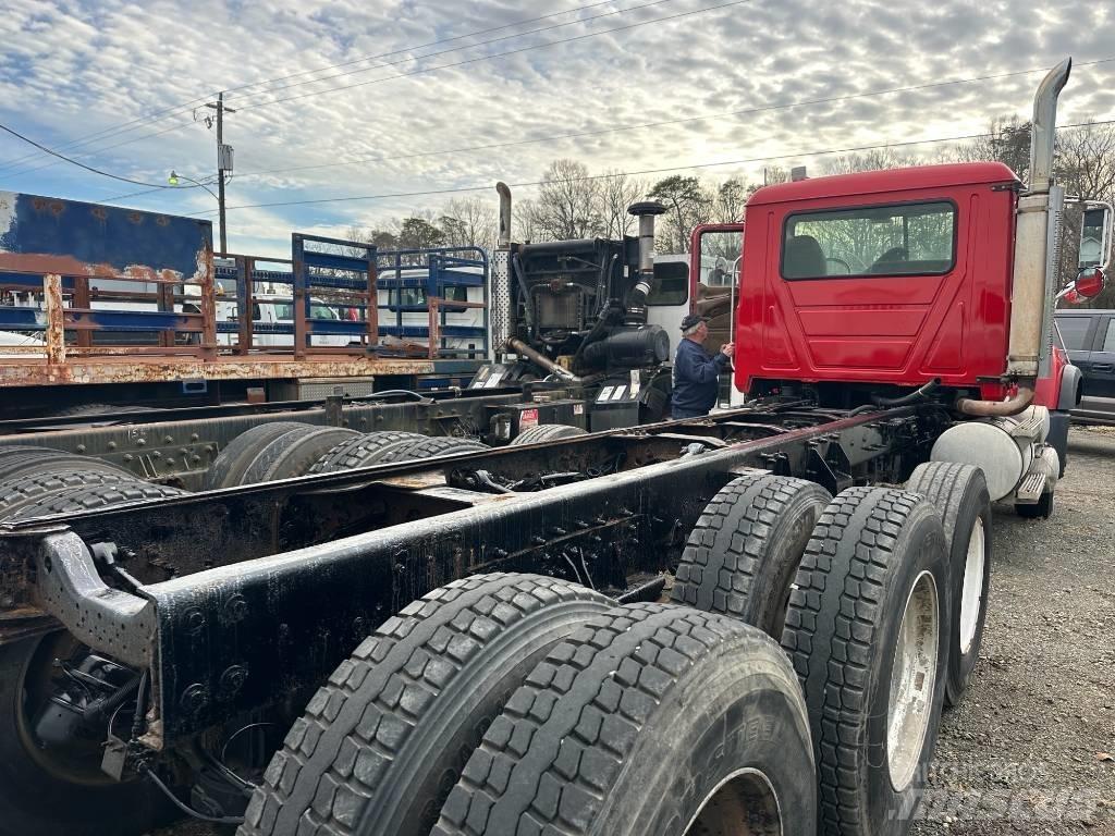 Mack CV 713 Razstavljivi tovornjaki z žičnimi dvigali