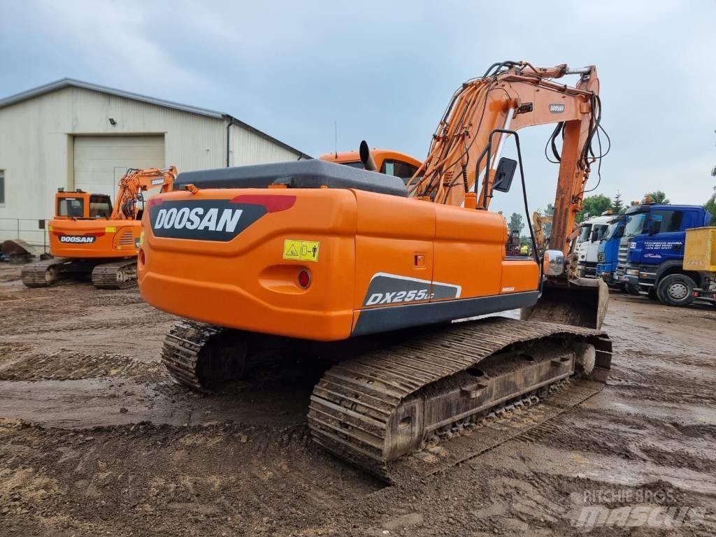 Doosan DX 255 LC Bagri goseničarji