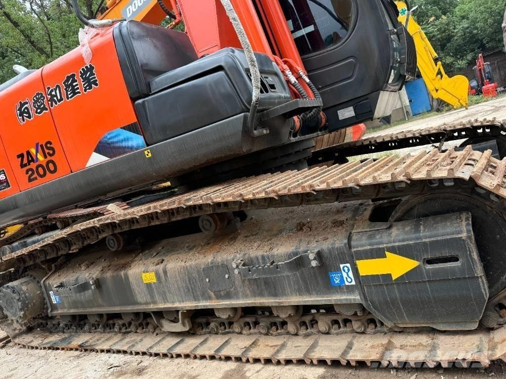 Hitachi ZX 200 Bagri goseničarji