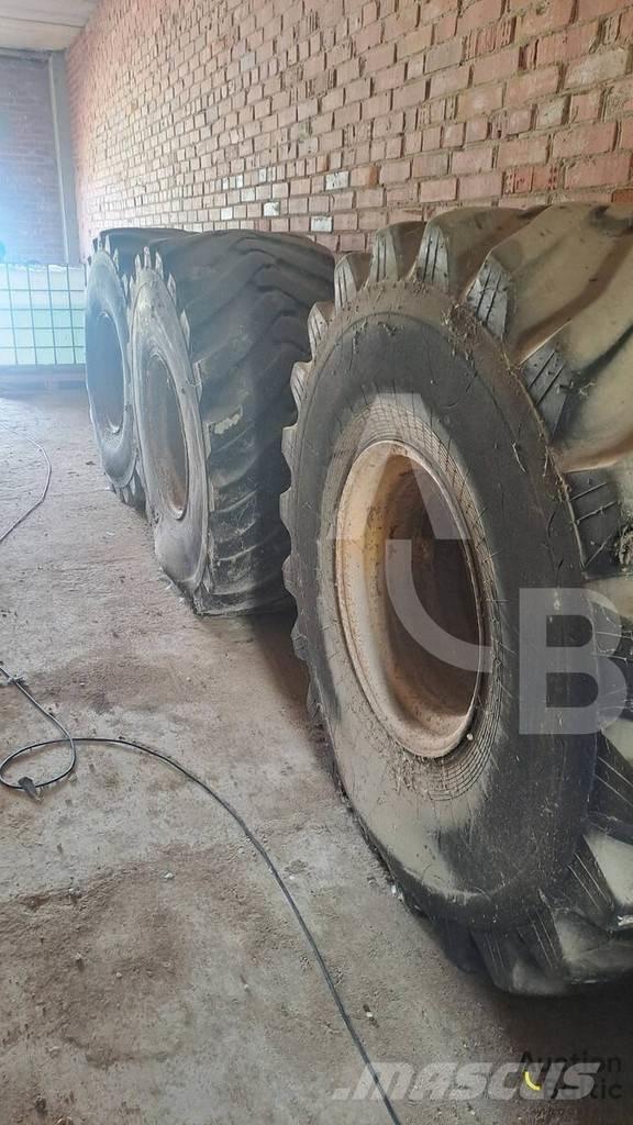 Kirovets K 701 Traktorji