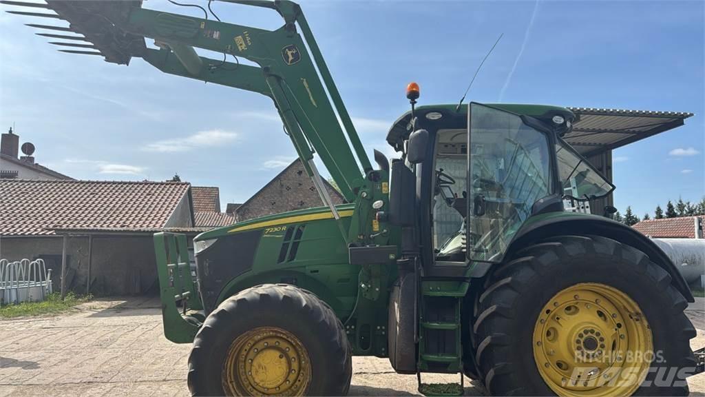 John Deere 7230 r Traktorji