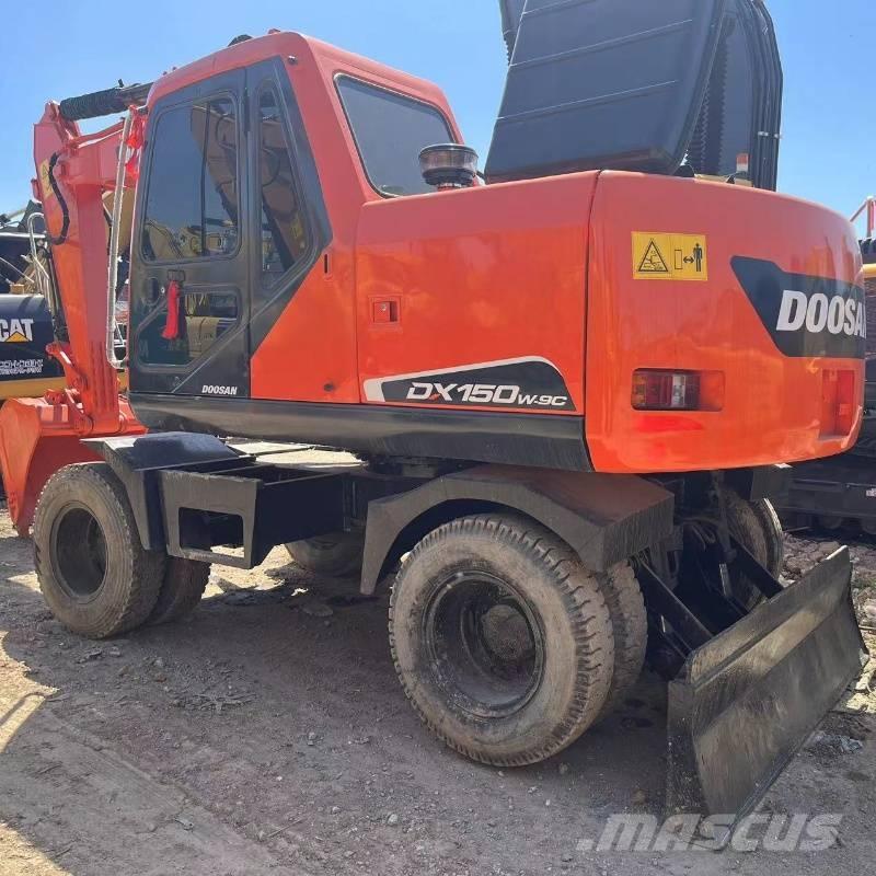 Doosan DX150W Bagri na kolesih