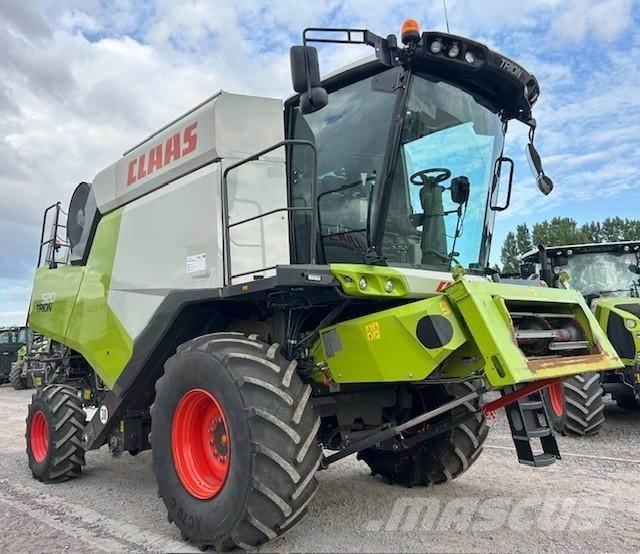 CLAAS TRION 520 Kombajni