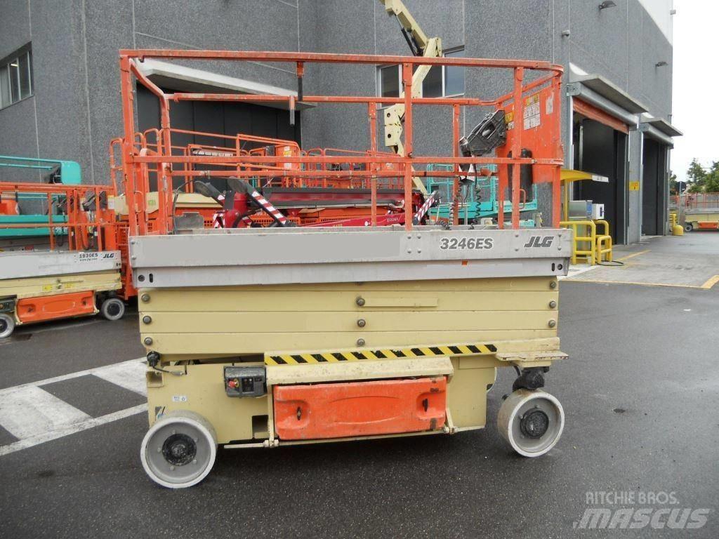 JLG 3246 Škarjaste dvižne ploščadi