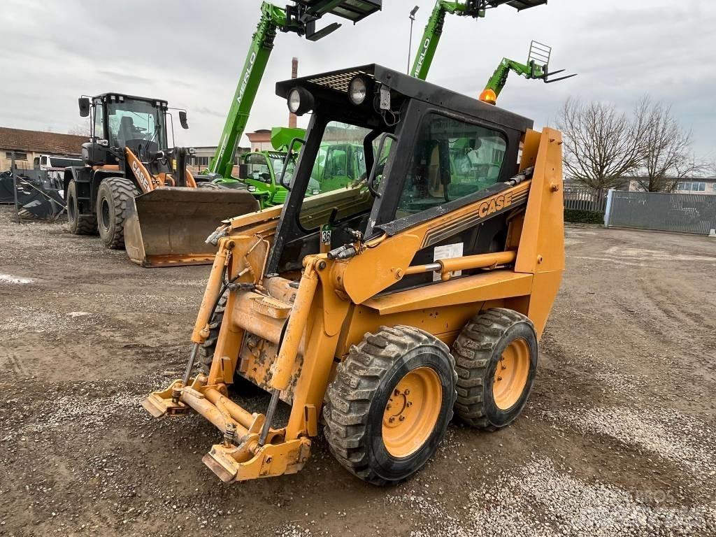 CASE 1840 Skid steer mini nakladalci