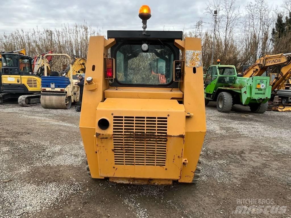 CASE 1840 Skid steer mini nakladalci
