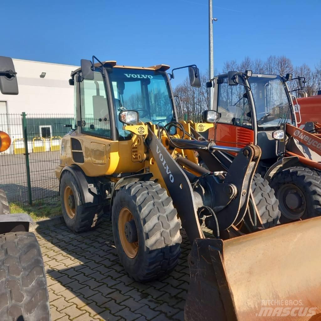 Volvo L 28 F Kolesni nakladalci