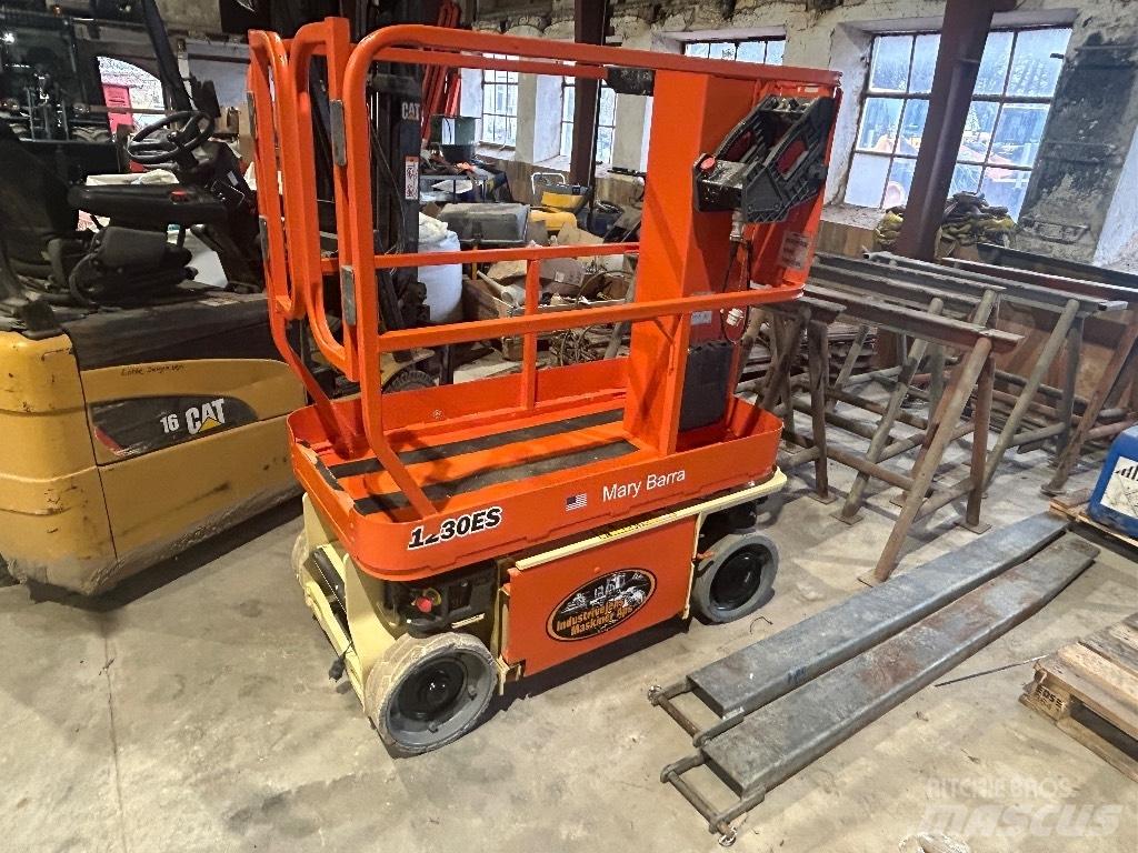 JLG 1230 ES Vertikalna dvigala
