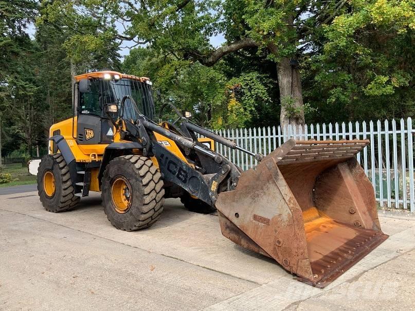 JCB 437 HT Kolesni nakladalci