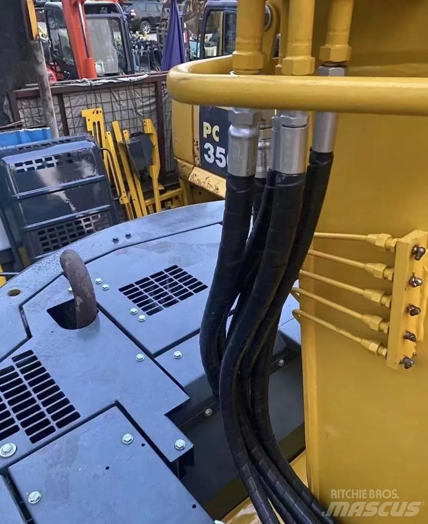 Komatsu 128 US Bagri goseničarji