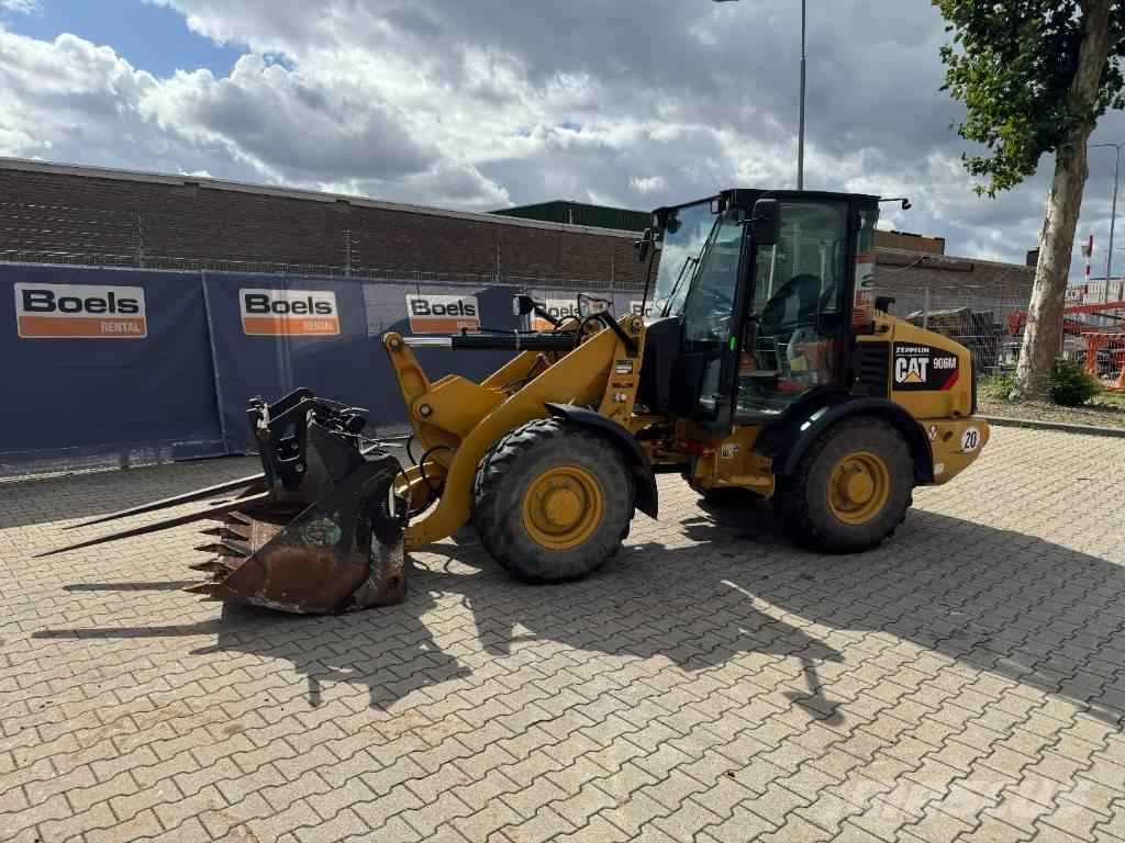 CAT 906M Kolesni nakladalci