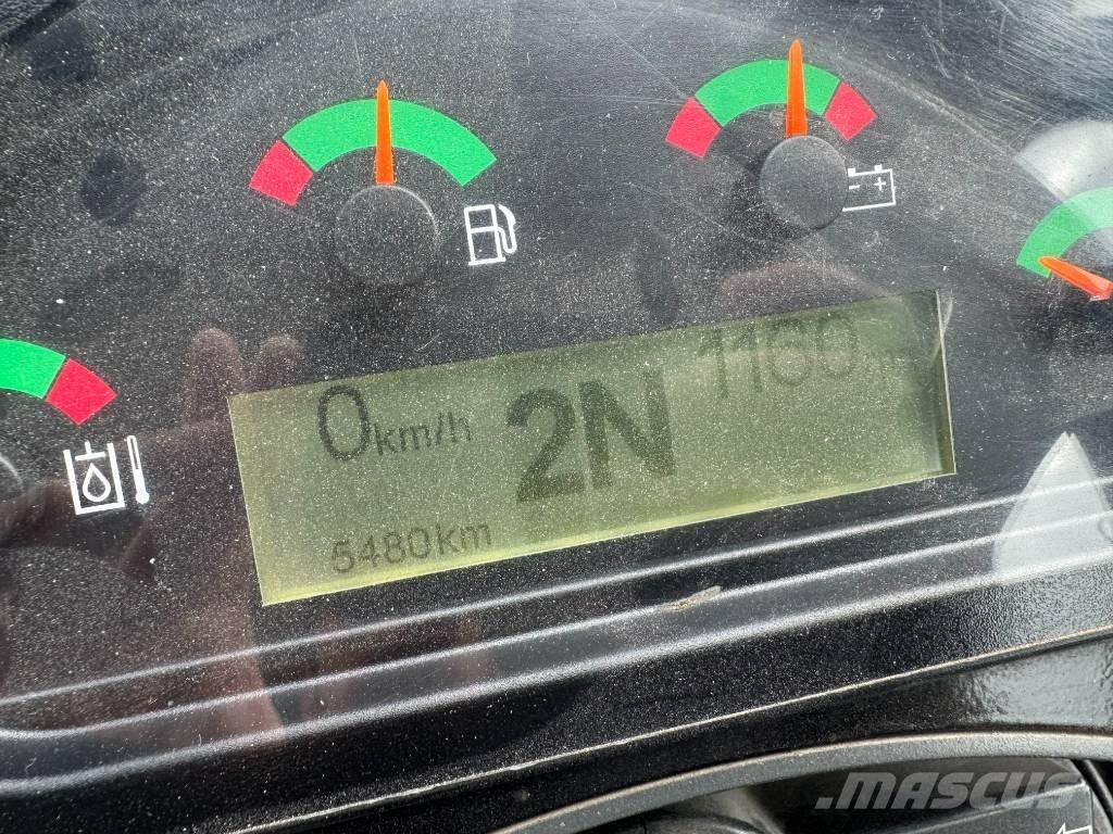 CAT 906M Kolesni nakladalci
