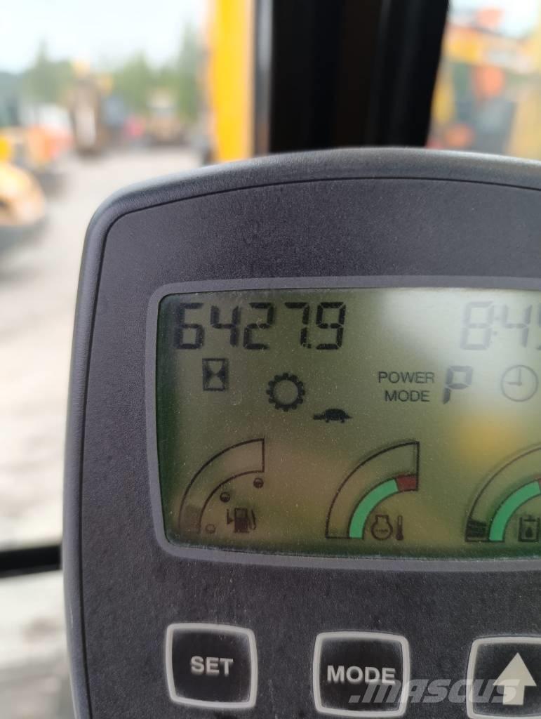 JCB JS 260 LC Bagri goseničarji