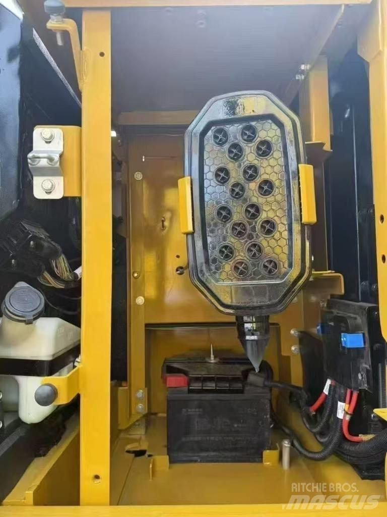 CAT 320 Bagri goseničarji