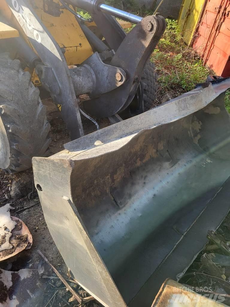 Volvo L 30 B Kolesni nakladalci