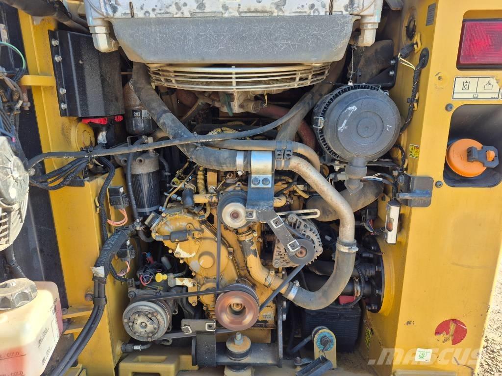 CAT 249 D Skid steer mini nakladalci