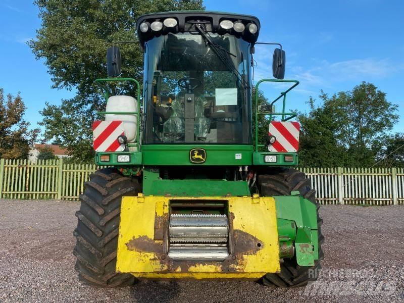John Deere 7400 Stroji za krmo na lastni pogon