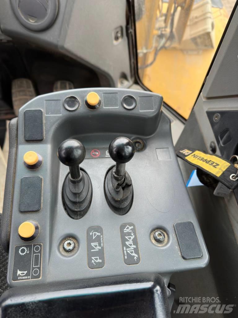 CAT 962 K Kolesni nakladalci