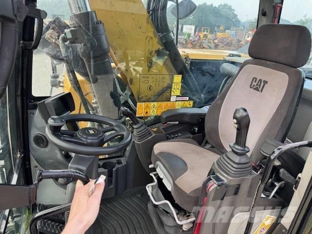 CAT M 320 F Bagri na kolesih