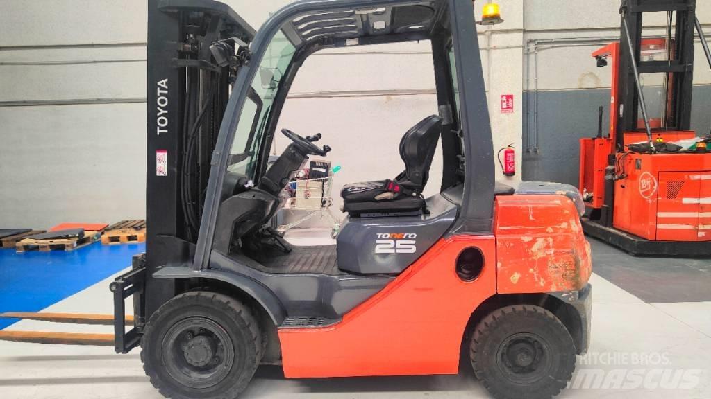 Toyota 52-8 FD F 25 Dizelski viličarji