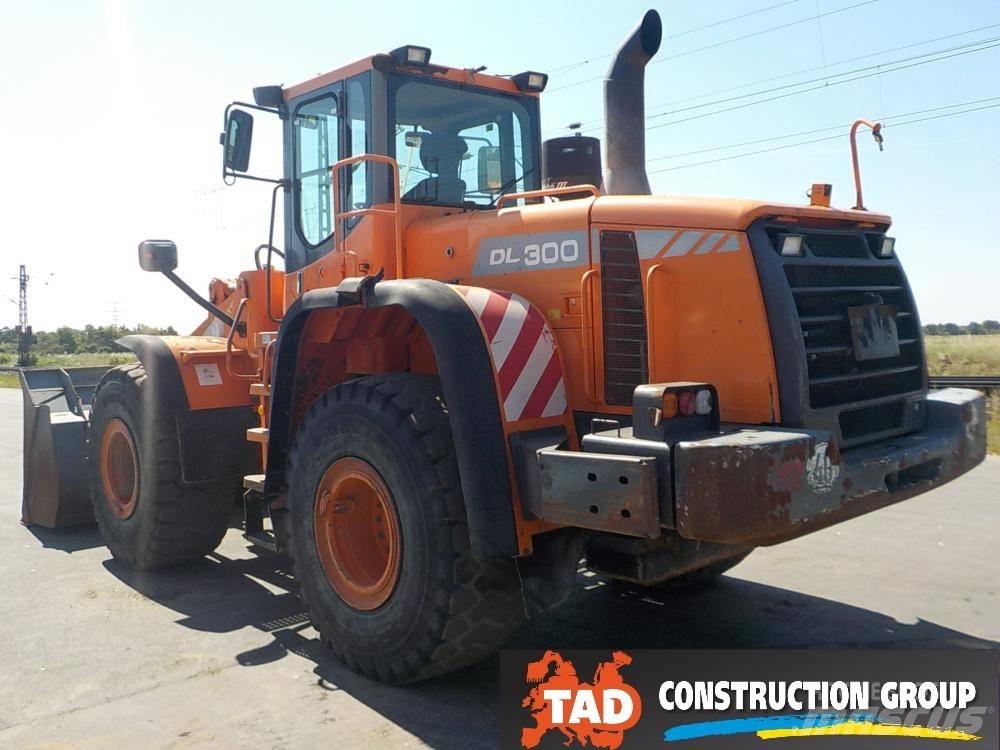Doosan DL 300 Kolesni nakladalci