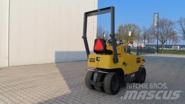 Sakai TS 160 Kolesni valjarji s pnevmatikami