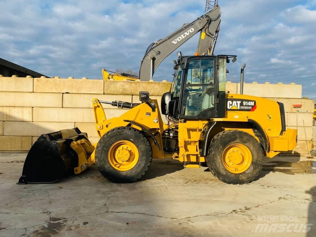 CAT 914 m Kolesni nakladalci