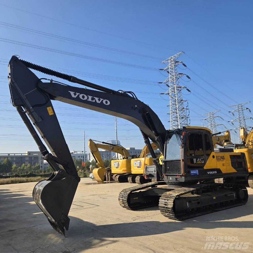 Volvo EC 240 Bagri goseničarji