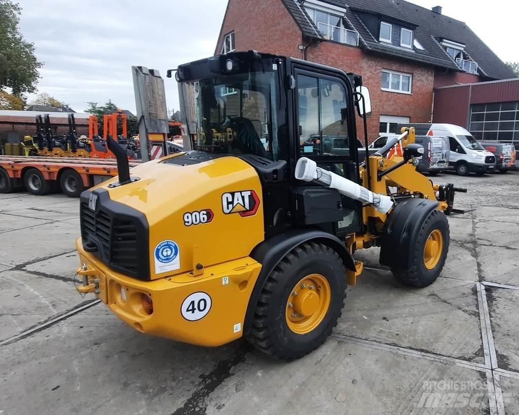 CAT 906 Kolesni nakladalci