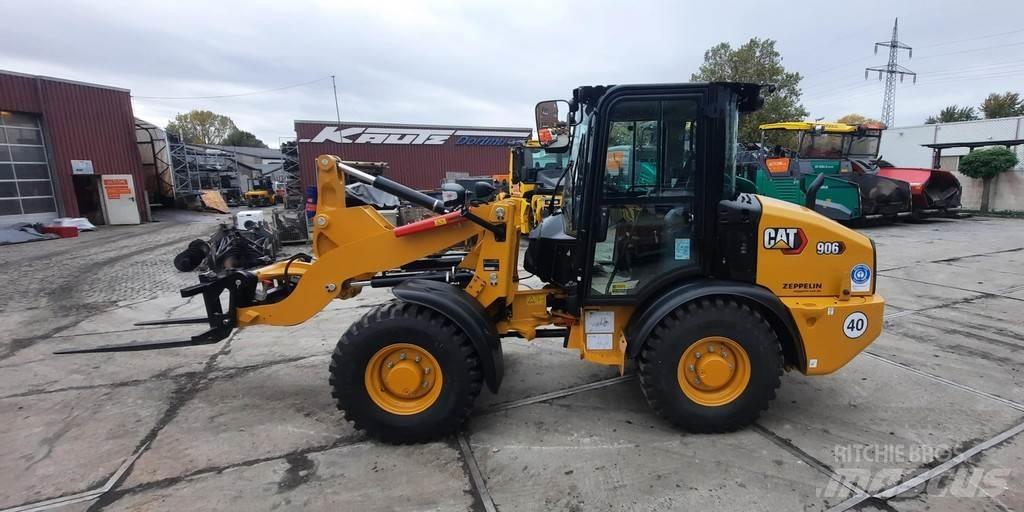 CAT 906 Kolesni nakladalci