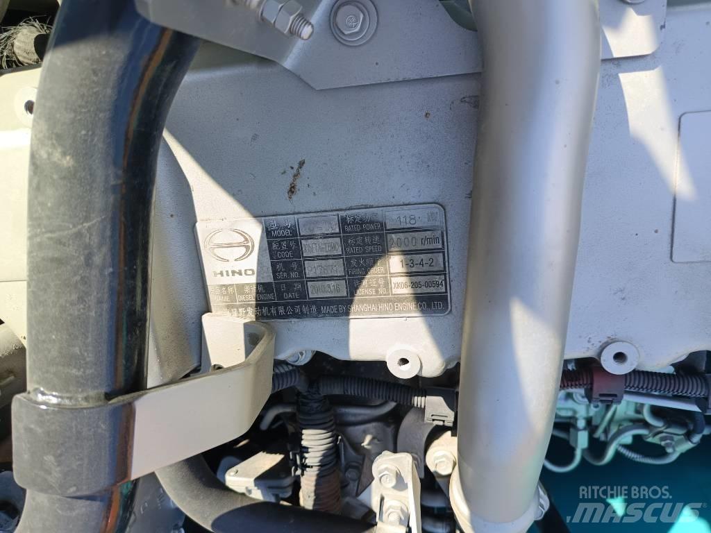 Kobelco SK200D Bagri goseničarji