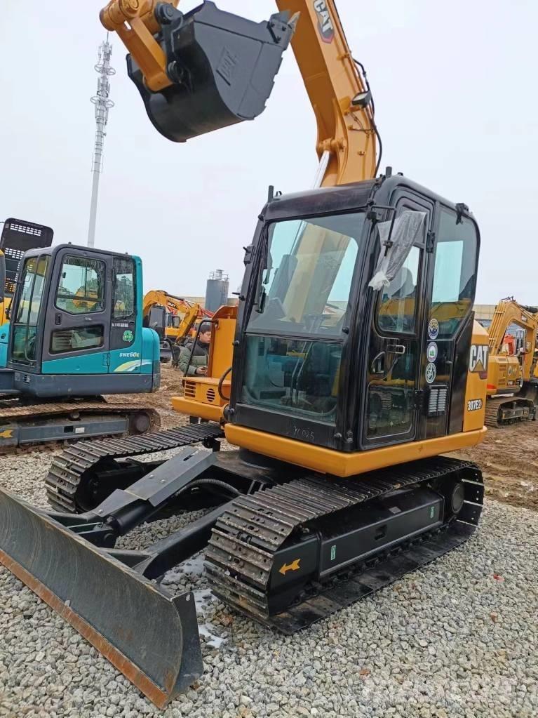 CAT 307 Bagri goseničarji