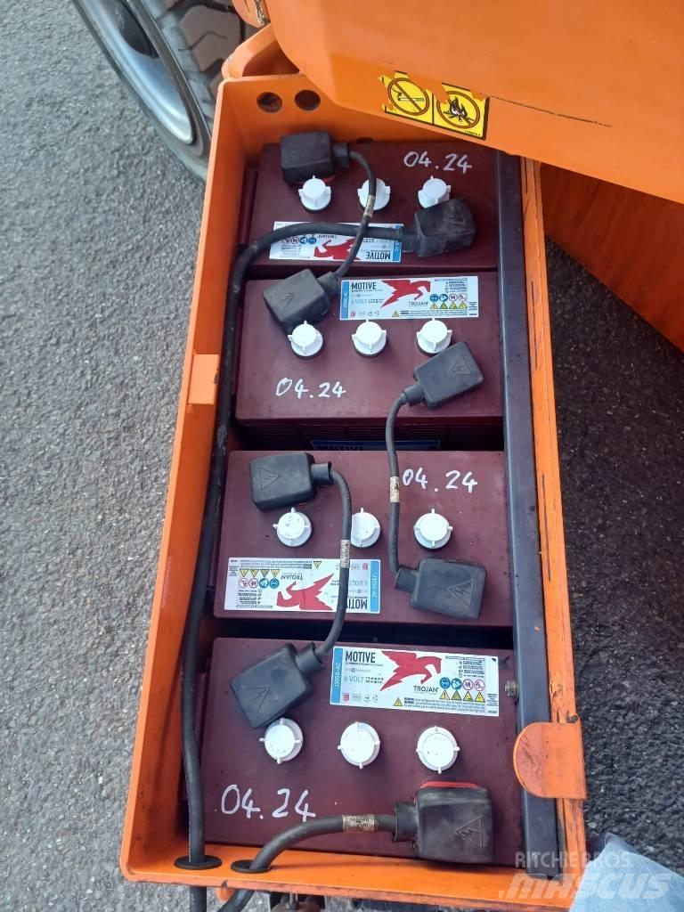 JLG E 300 AJP Zglobne dvižne ploščadi