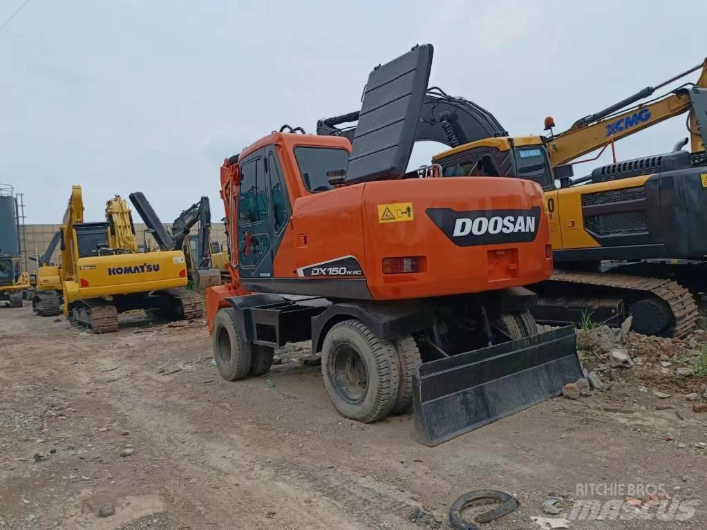 Doosan 150 W Bagri na kolesih