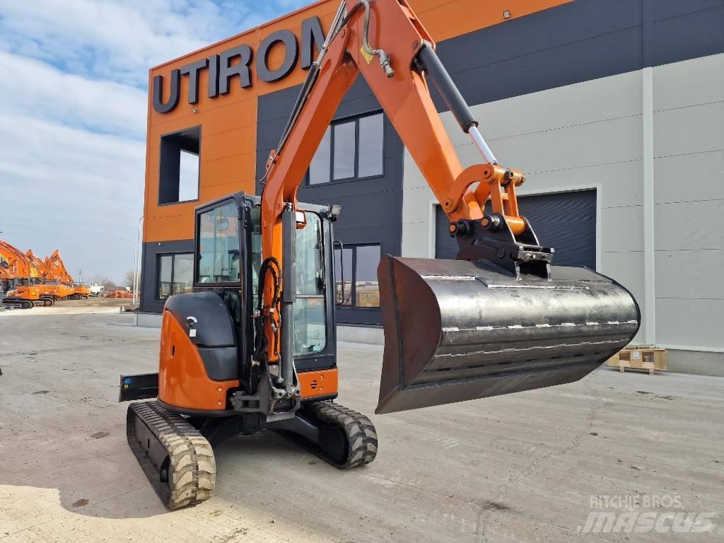 Hitachi ZX38U-6 Mini bagri <7t