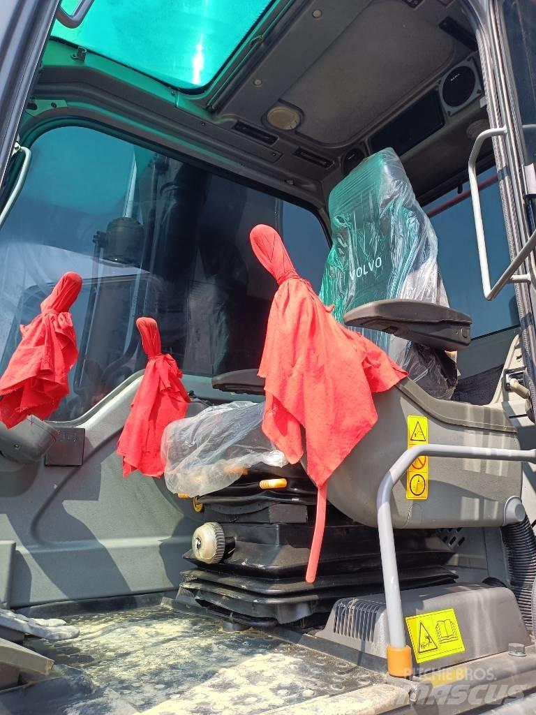Volvo EC 240 Bagri goseničarji