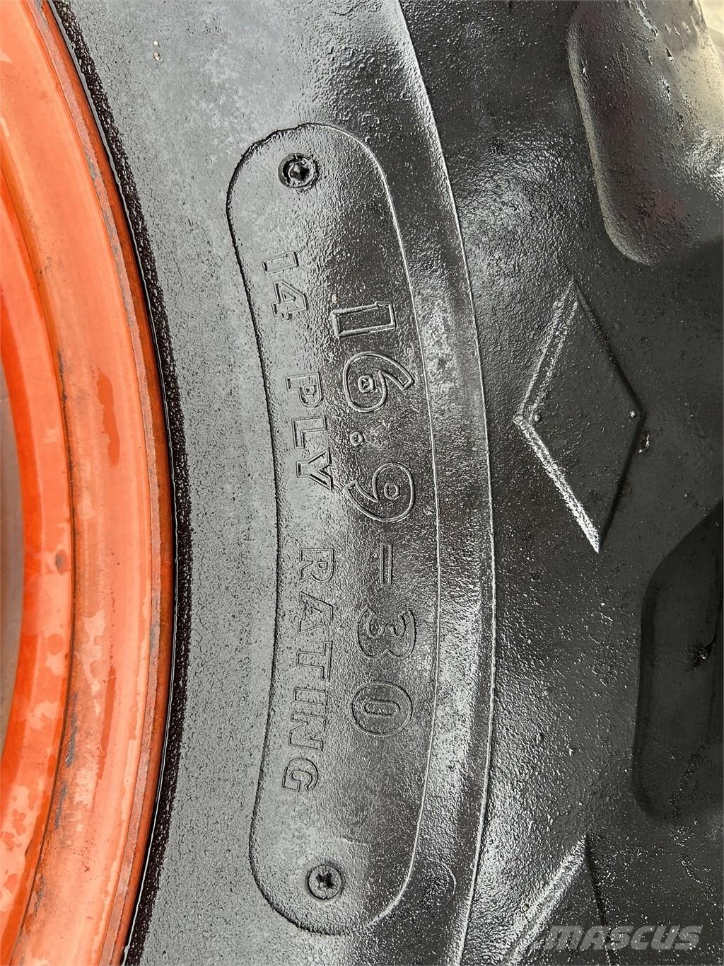 Goodyear 16,9-30 Gume, kolesa in platišča