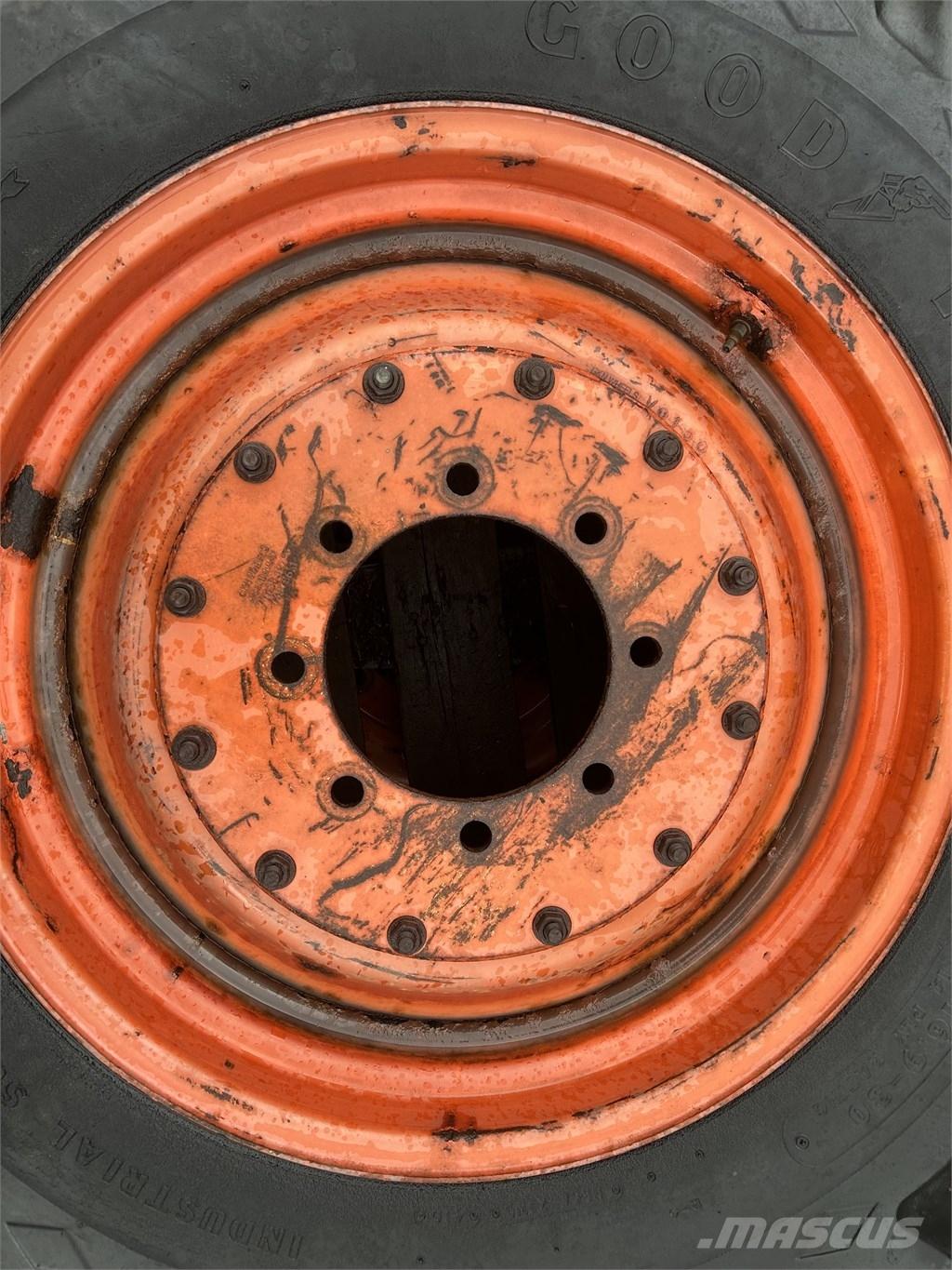 Goodyear 16,9-30 Gume, kolesa in platišča