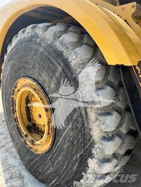 CAT 740B Zglobni demperji