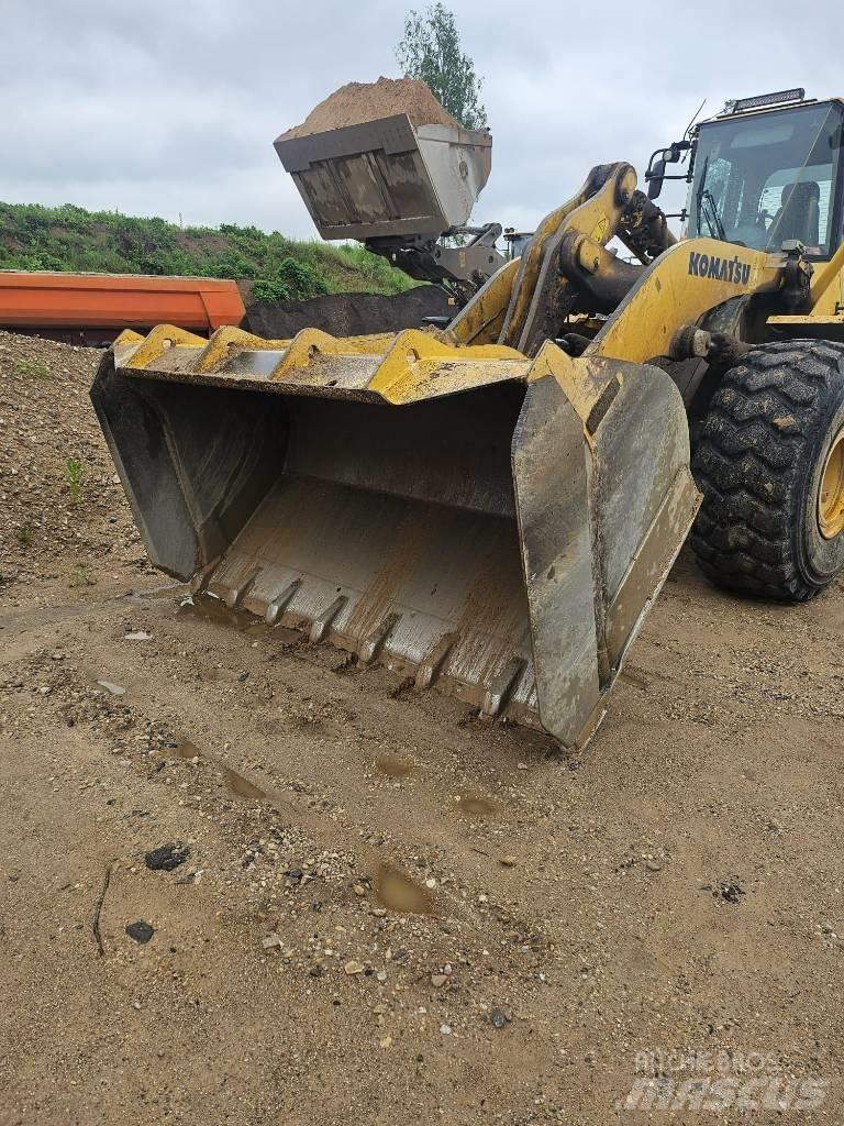 Komatsu WA 470 Kolesni nakladalci