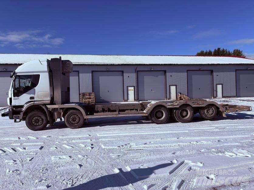 Iveco Trakker Tovornjaki za prevoz gozdnih strojev