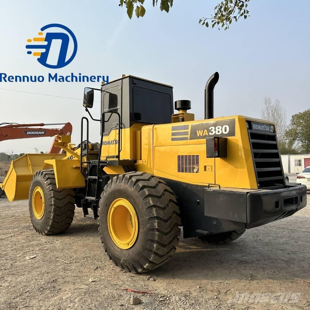 Komatsu WA380 Kolesni nakladalci