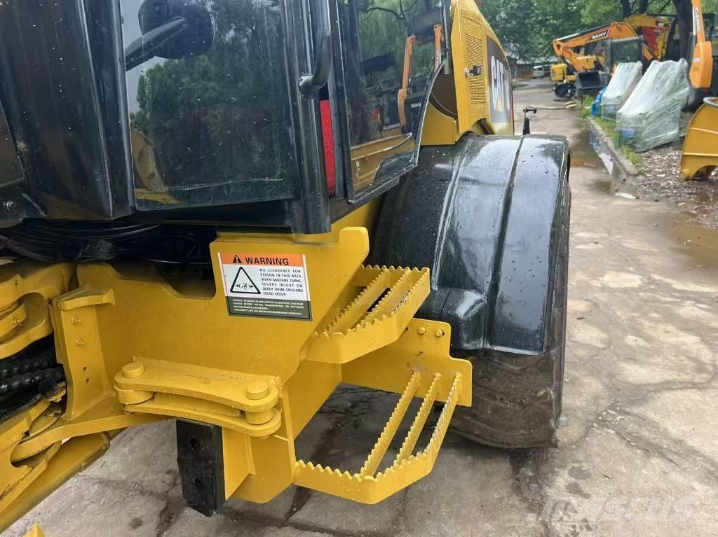 CAT 910 Kolesni nakladalci