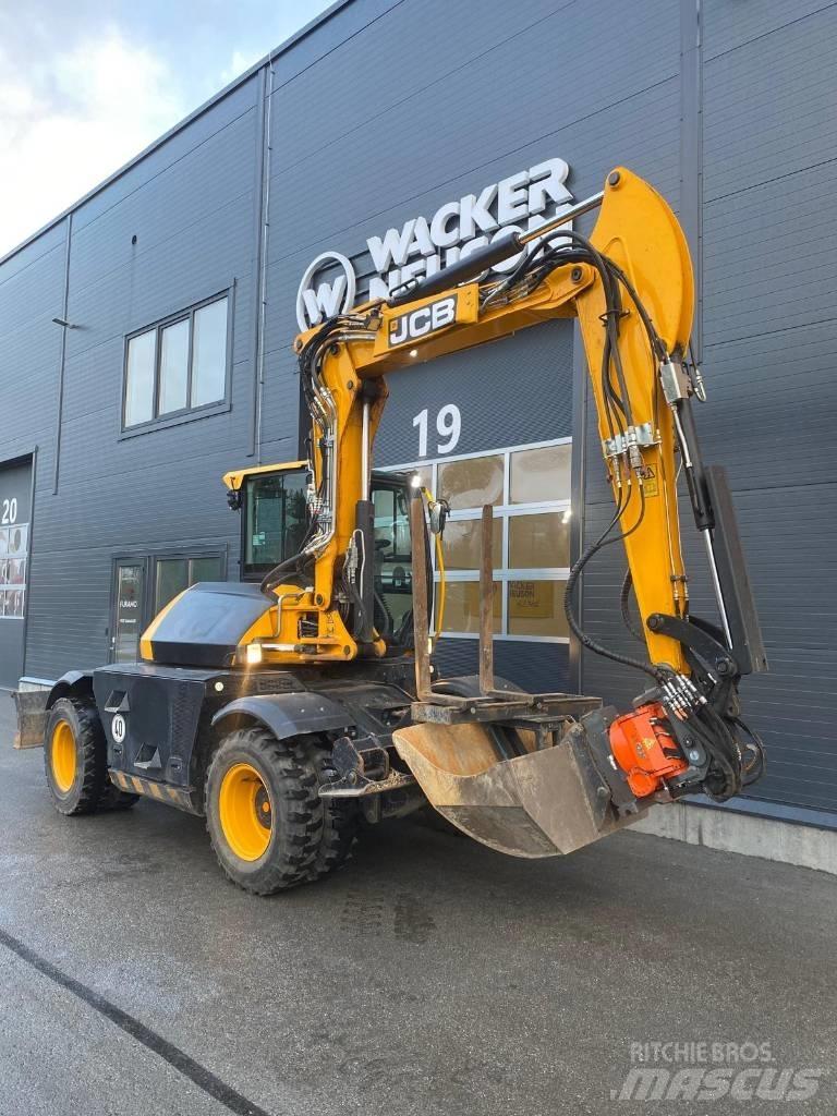 JCB 110 W Bagri na kolesih