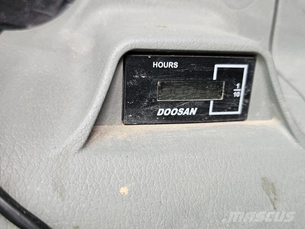 Doosan DX 300 LC-5 Bagri goseničarji