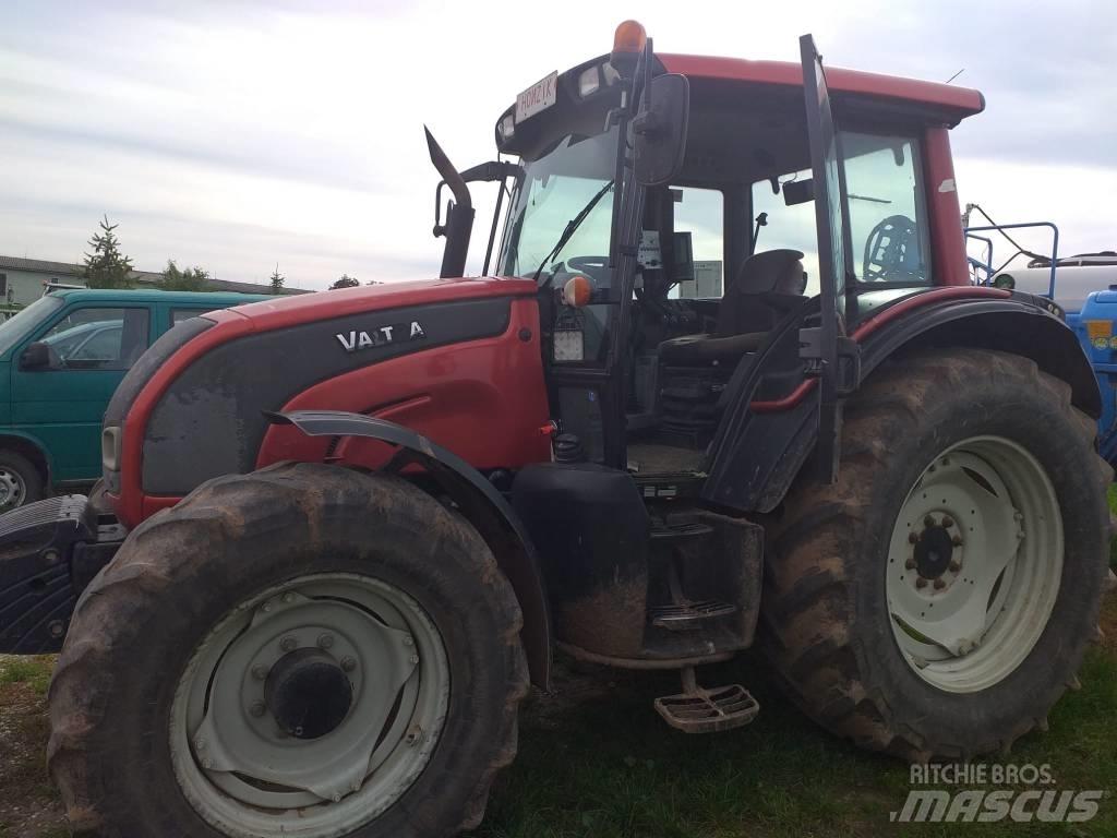 Valtra N121 Traktorji
