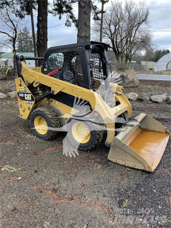 CAT 242D Skid steer mini nakladalci